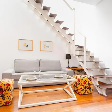 Attic With Terrace- 1bd 1bth- Corral Del Rey アパート